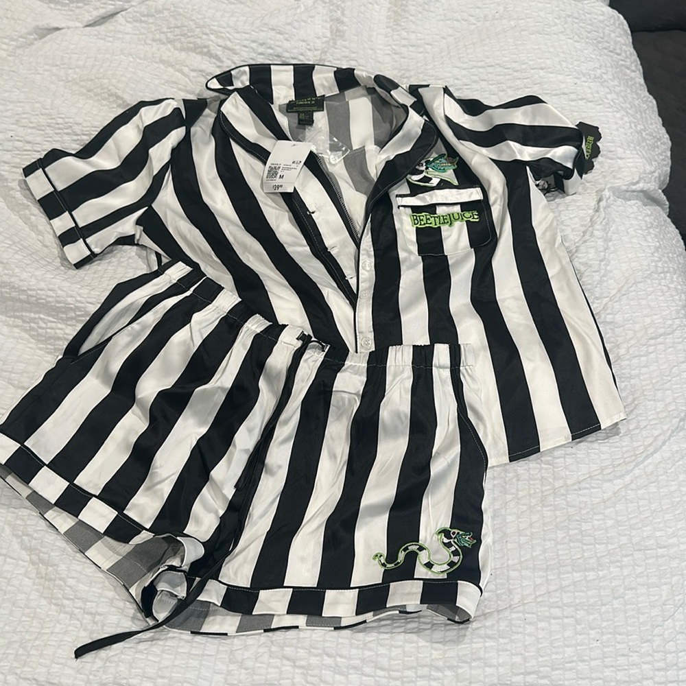 Beetlejuice sleep set